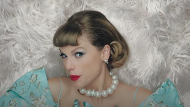 Taylor Swift Karma Lyrics Resonate with Fans Amidst Ongoing Feuds